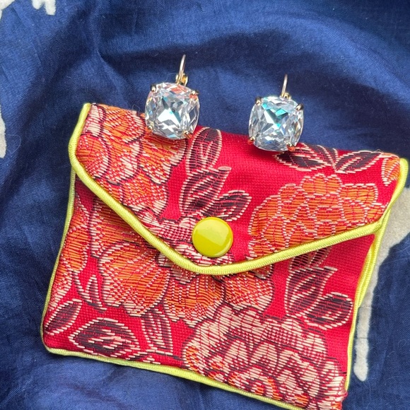 Kate Spade Gold Tone Square Cushion-Cut Crystal Drop Earrings Lever-back Closure - Picture 2 of 16